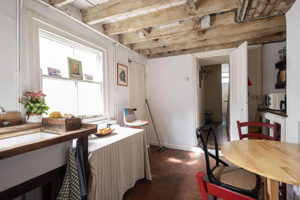 1 bedroom maisonette for rent