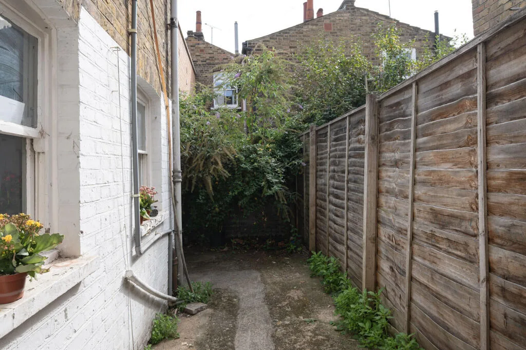 1 bedroom maisonette for rent