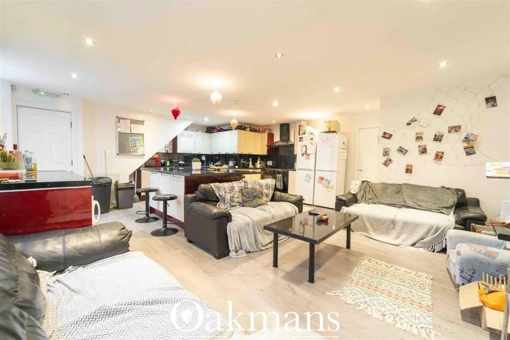 9 bedroom house for rent