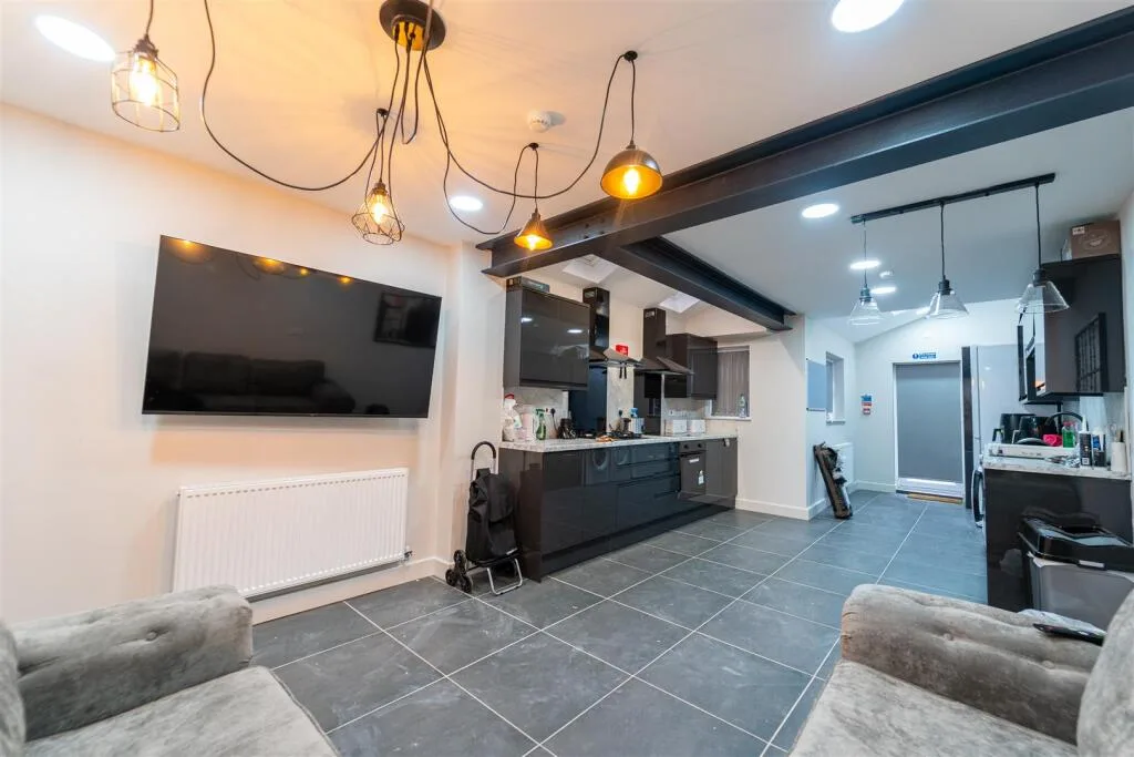 5 bedroom house for rent