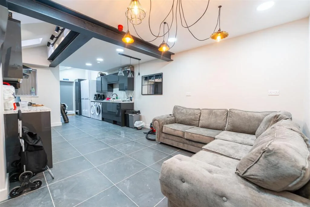 5 bedroom house for rent