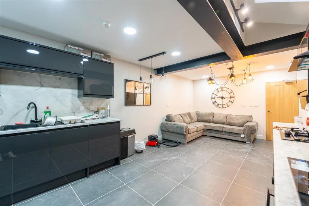 5 bedroom house for rent