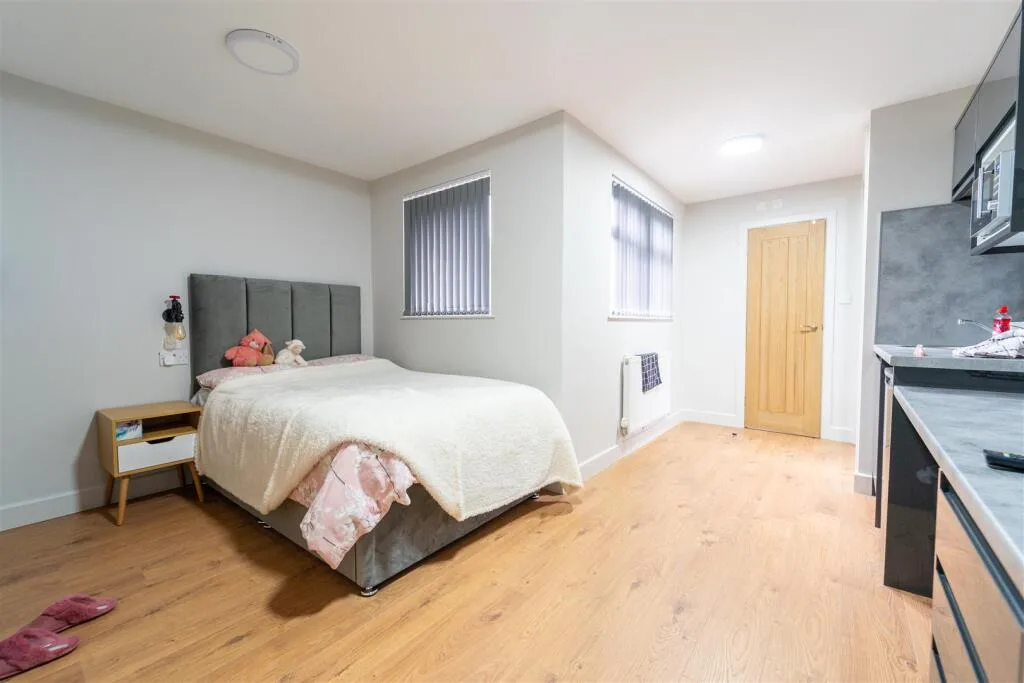 5 bedroom house for rent