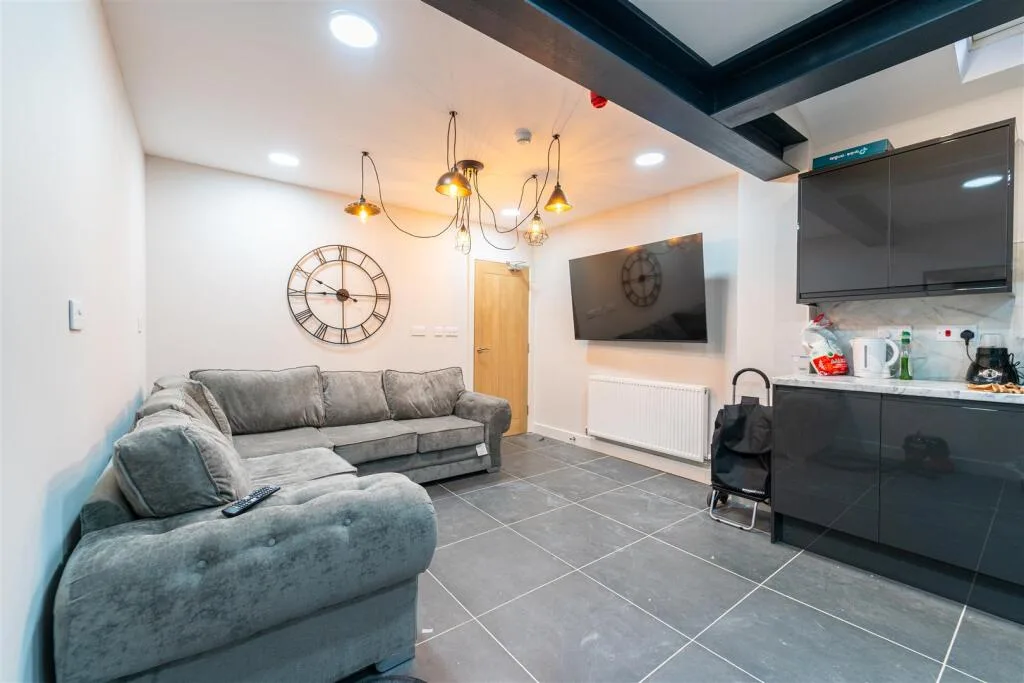 5 bedroom house for rent