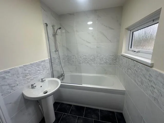 3 bedroom end of terrace house for rent