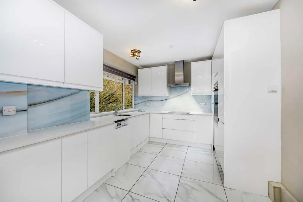 3 bedroom flat for rent