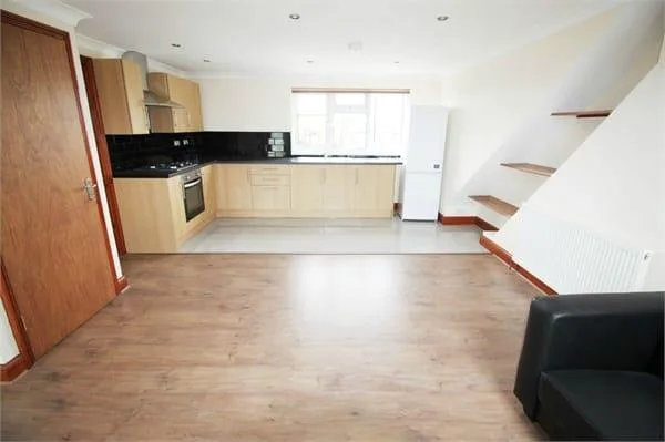 2 bedroom end of terrace house for rent