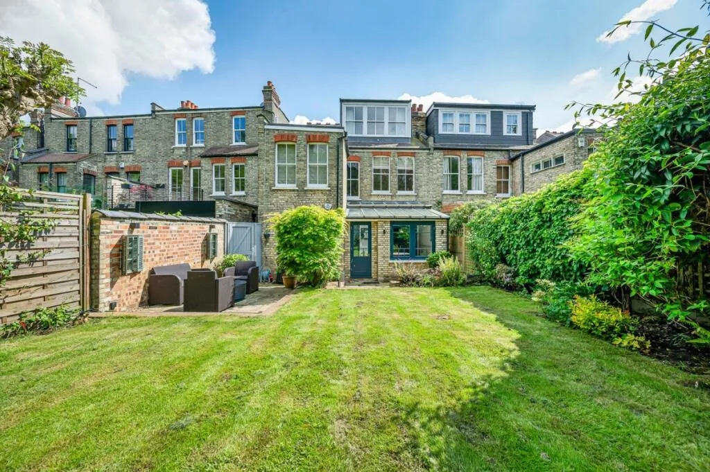 5 bedroom house for rent