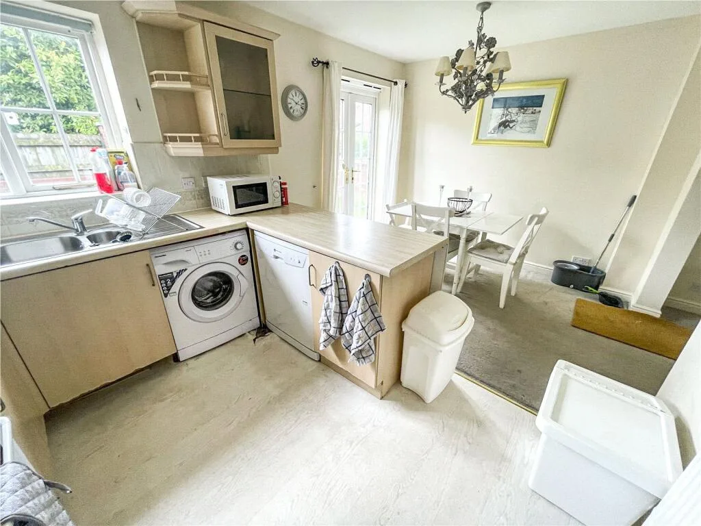 3 bedroom semi-detached house for rent