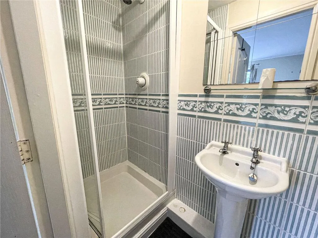 3 bedroom semi-detached house for rent