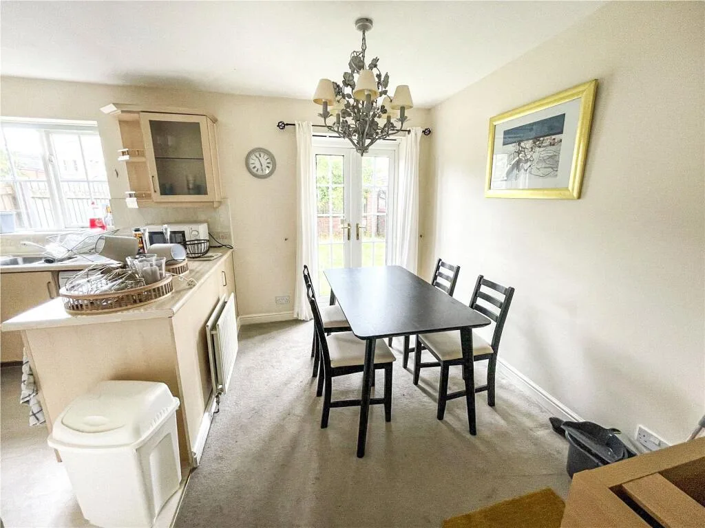 3 bedroom semi-detached house for rent