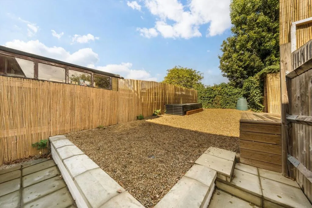 3 bedroom semi-detached house for rent