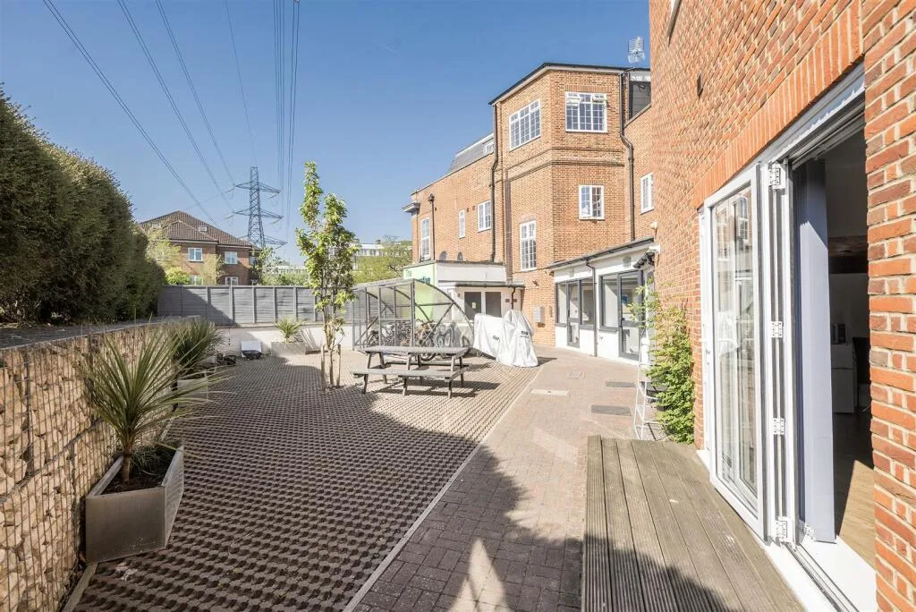 3 bedroom flat for rent