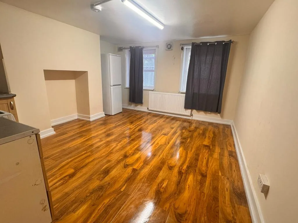 2 bedroom ground floor flat for rent