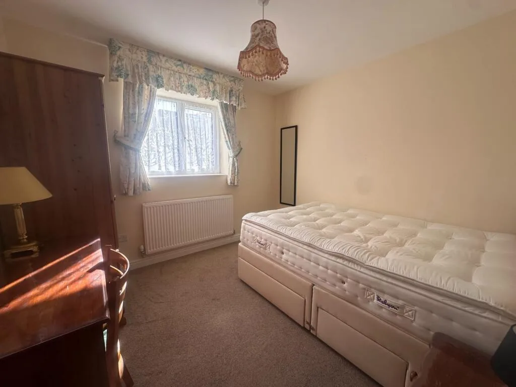 3 bedroom semi-detached house for rent