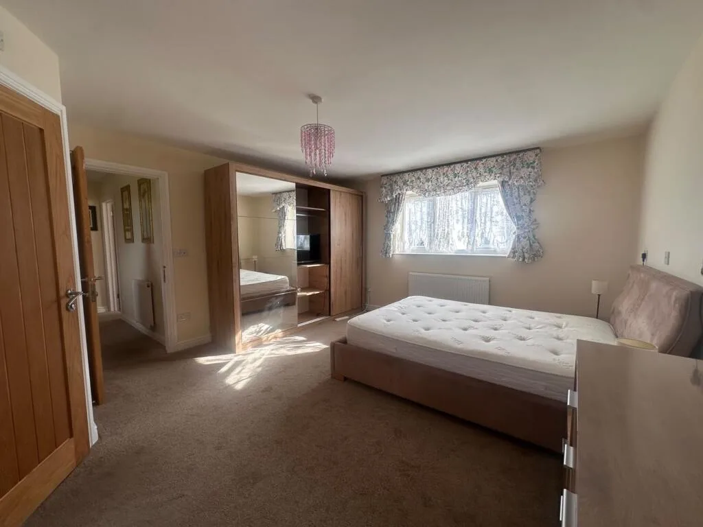 3 bedroom semi-detached house for rent