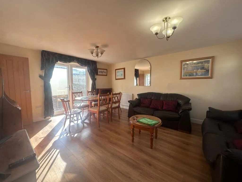 3 bedroom semi-detached house for rent