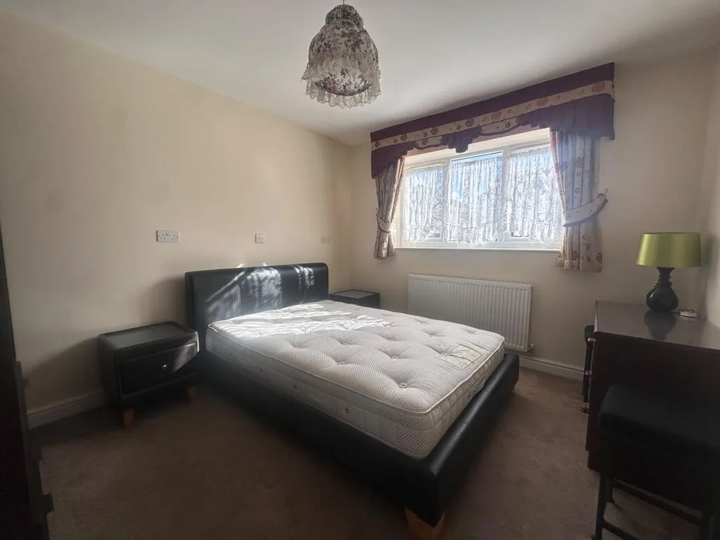 3 bedroom semi-detached house for rent