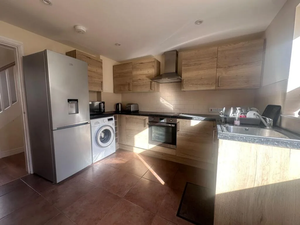 3 bedroom semi-detached house for rent