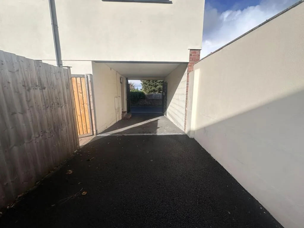 3 bedroom semi-detached house for rent