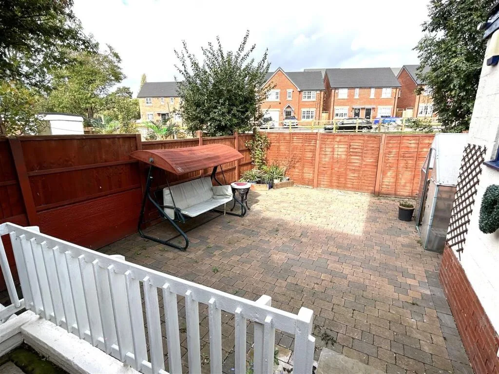 3 bedroom semi-detached house for rent