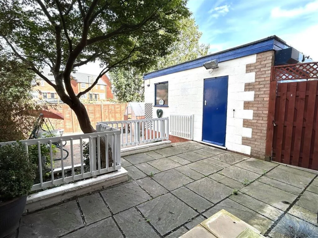 3 bedroom semi-detached house for rent