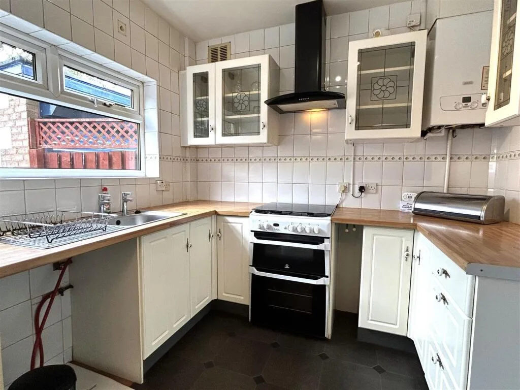 3 bedroom semi-detached house for rent