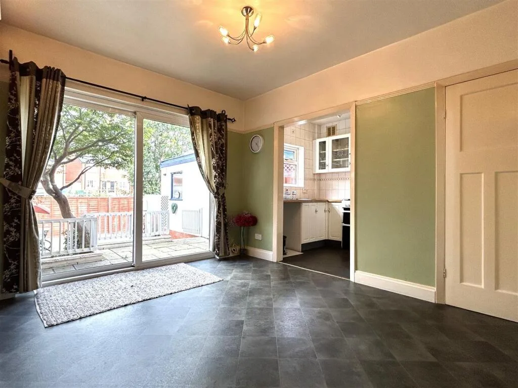 3 bedroom semi-detached house for rent