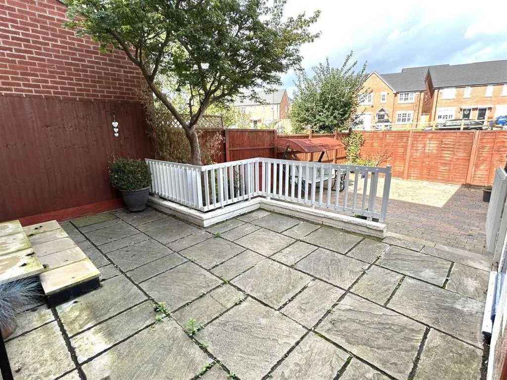3 bedroom semi-detached house for rent