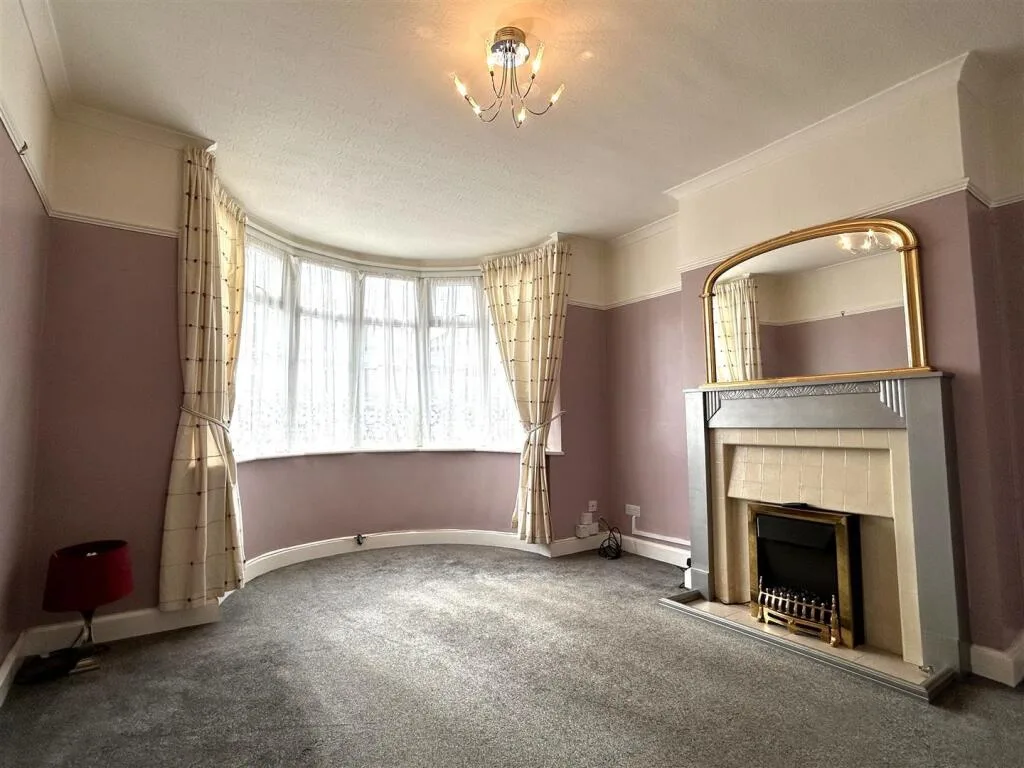 3 bedroom semi-detached house for rent