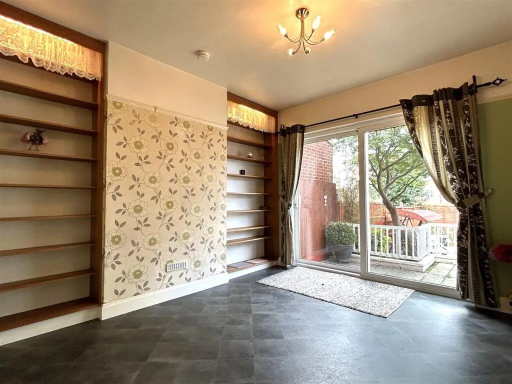 3 bedroom semi-detached house for rent