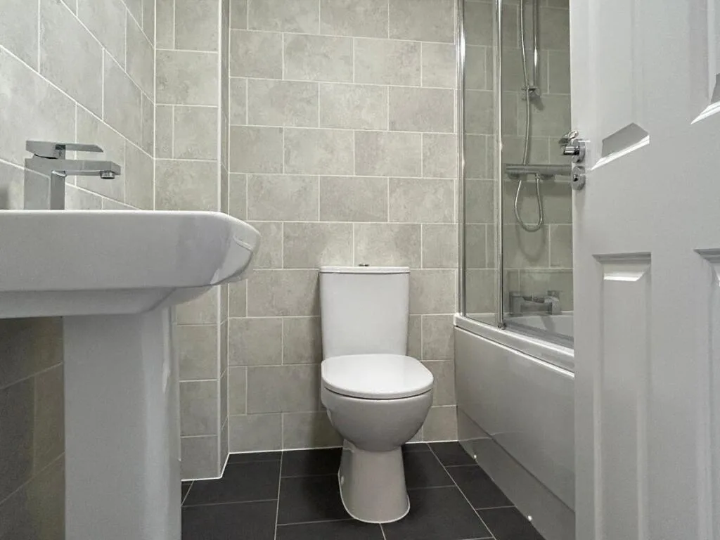 3 bedroom semi-detached house for rent