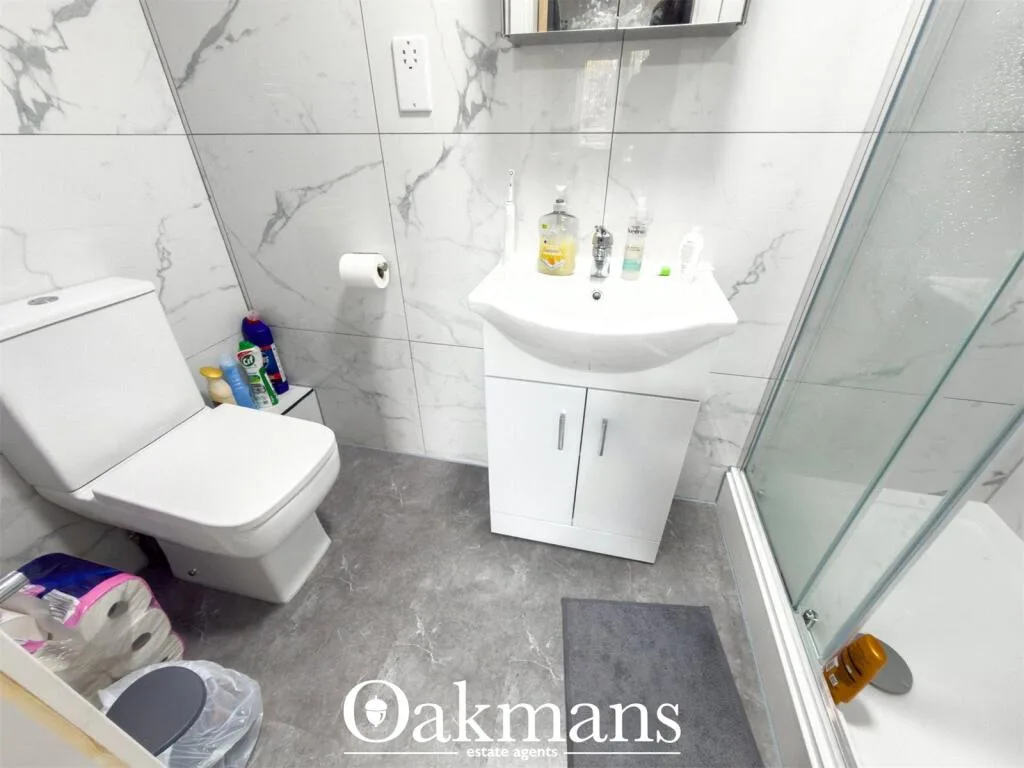 8 bedroom detached house for rent