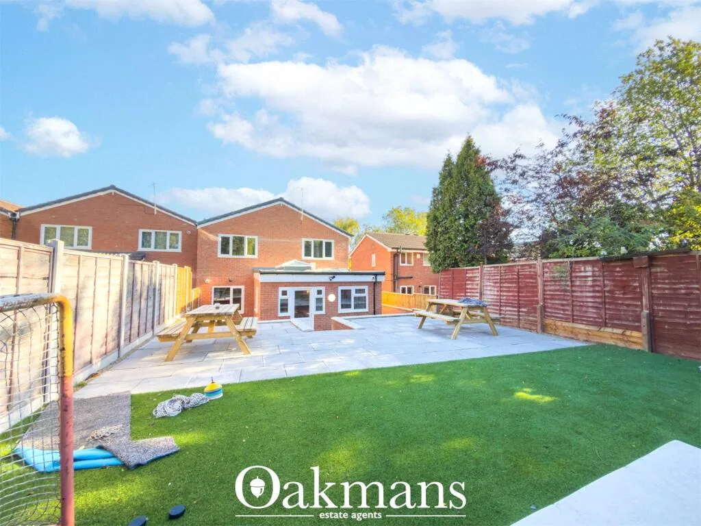 8 bedroom detached house for rent