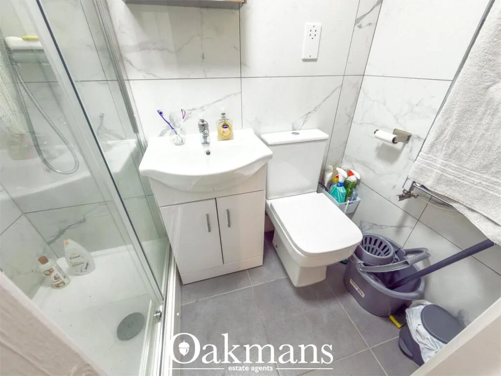 8 bedroom detached house for rent
