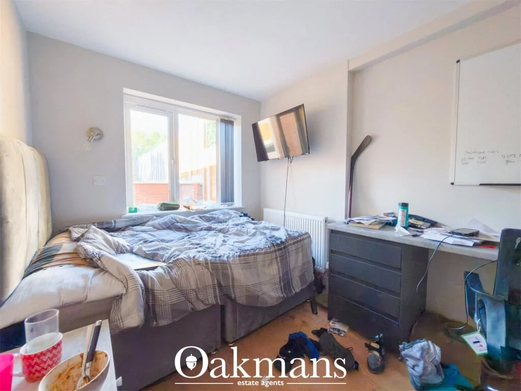 8 bedroom detached house for rent