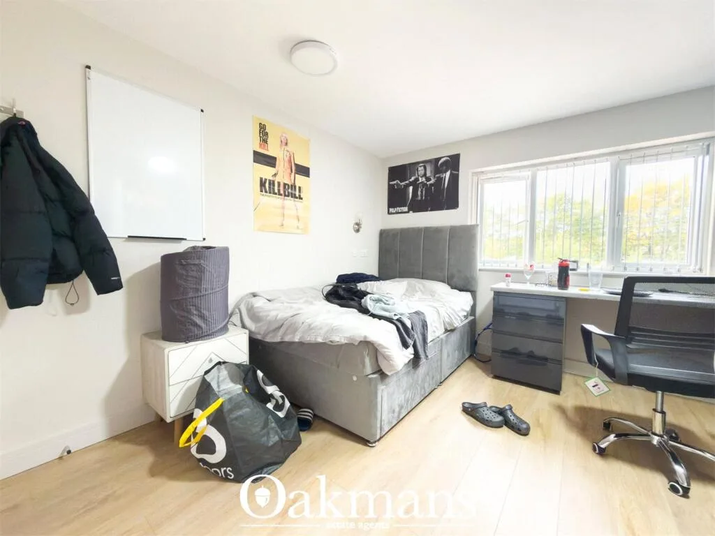 8 bedroom detached house for rent