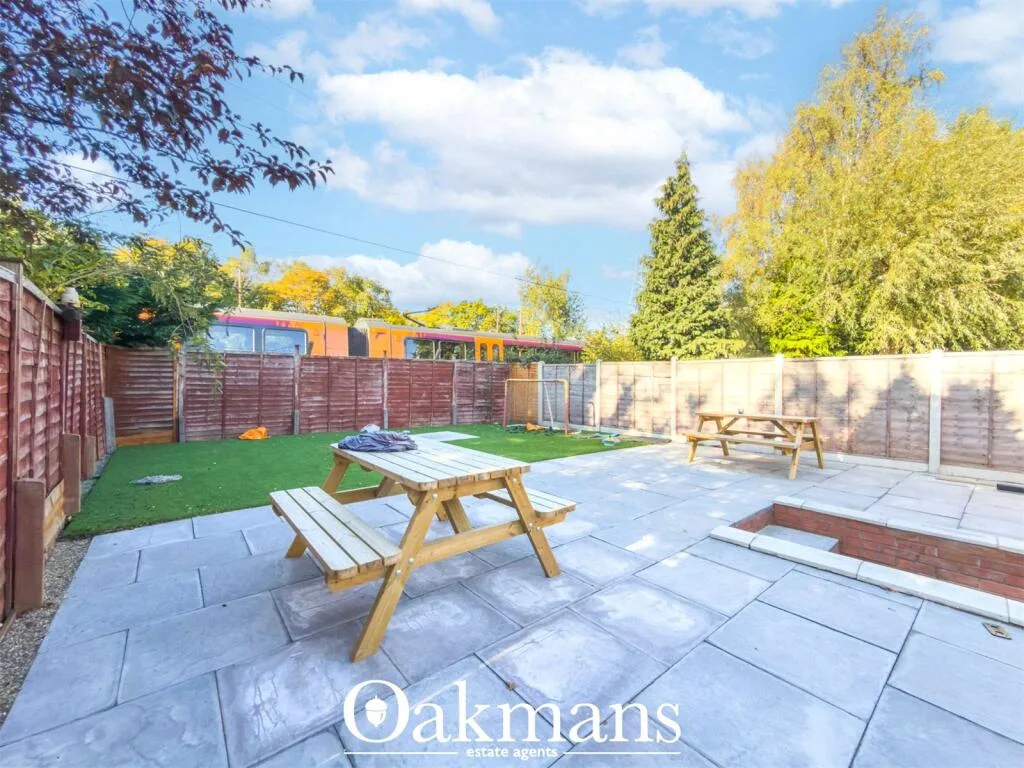 8 bedroom detached house for rent