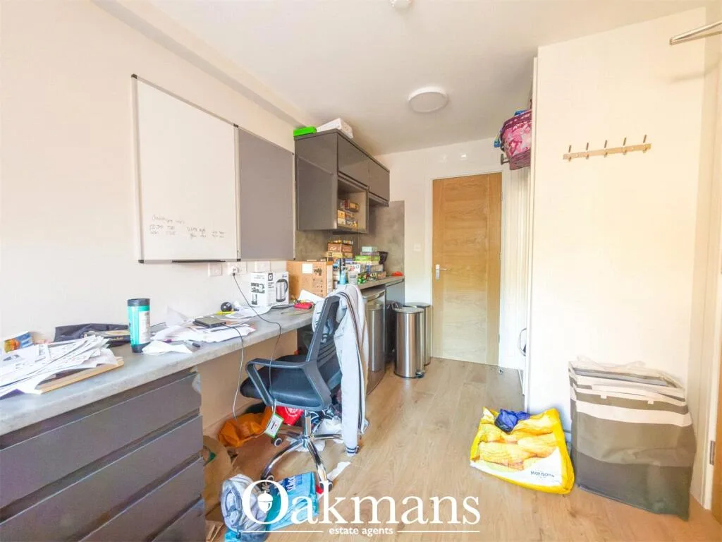 8 bedroom detached house for rent