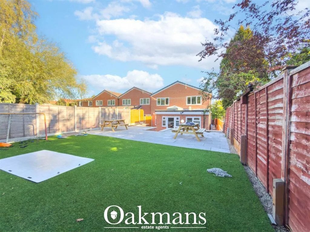 8 bedroom detached house for rent