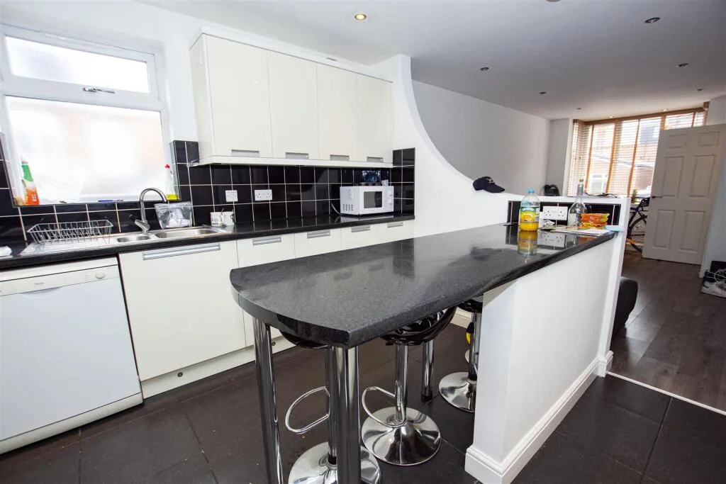 7 bedroom property for rent