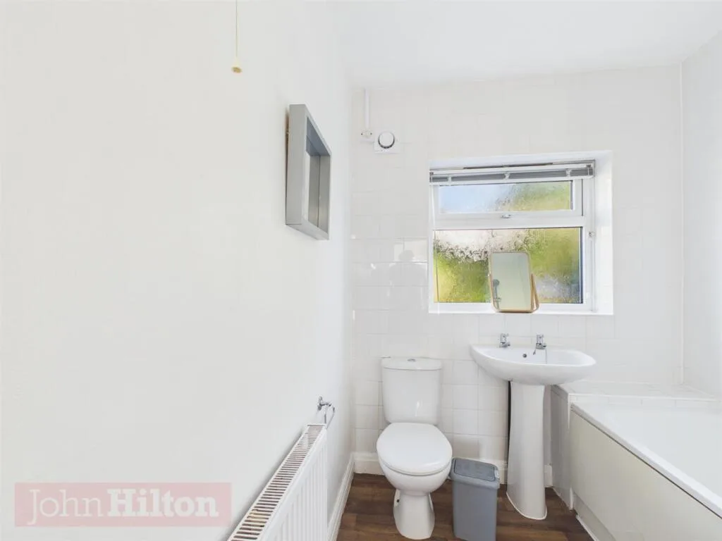 4 bedroom semi-detached house for rent