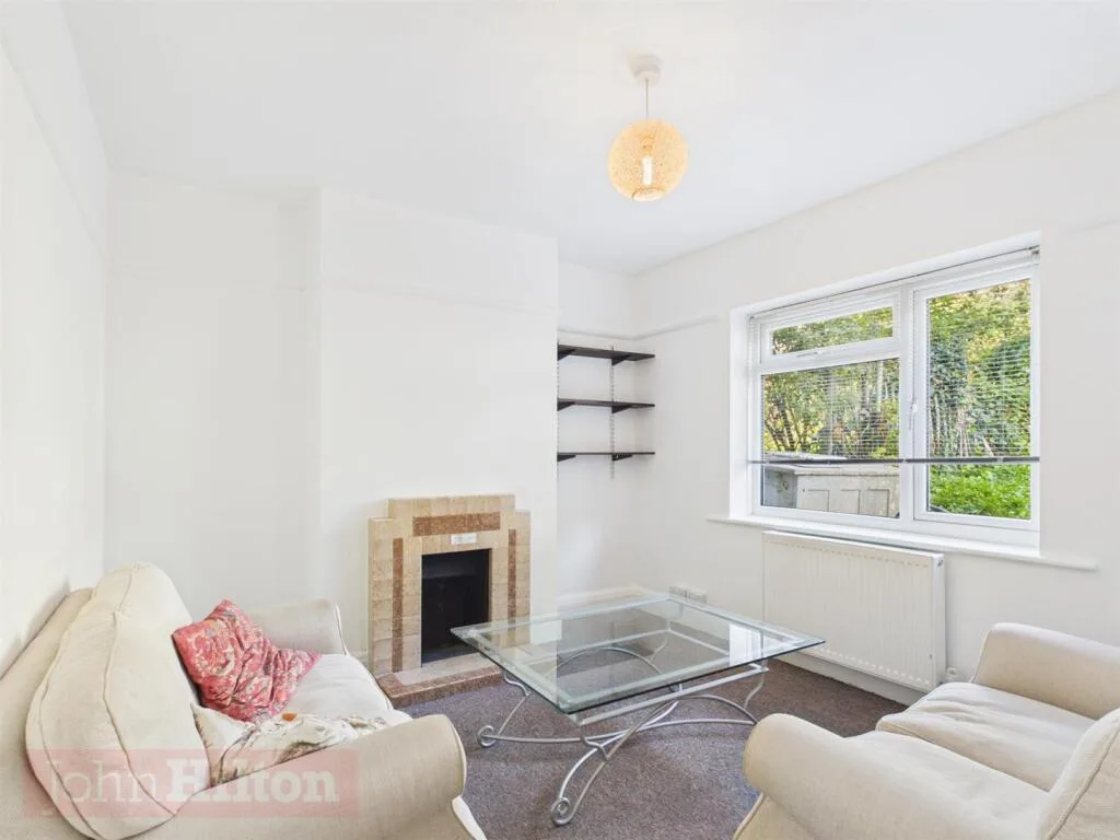 4 bedroom semi-detached house for rent