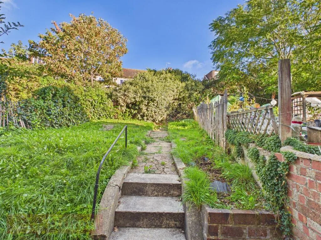 4 bedroom semi-detached house for rent