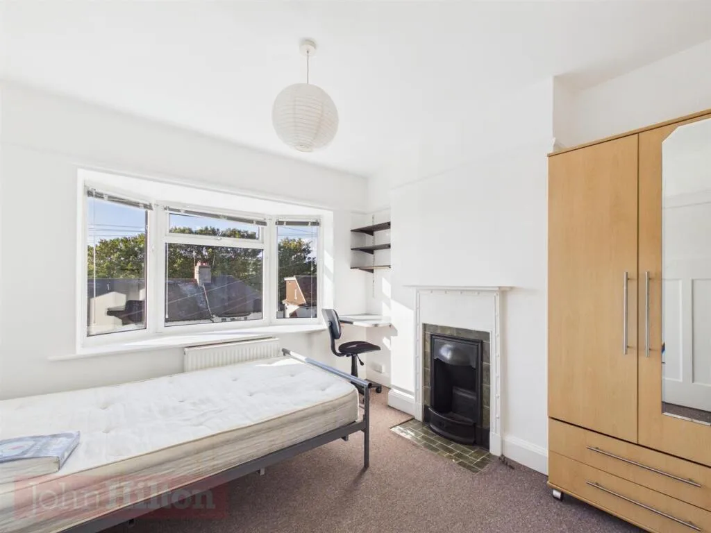 4 bedroom semi-detached house for rent