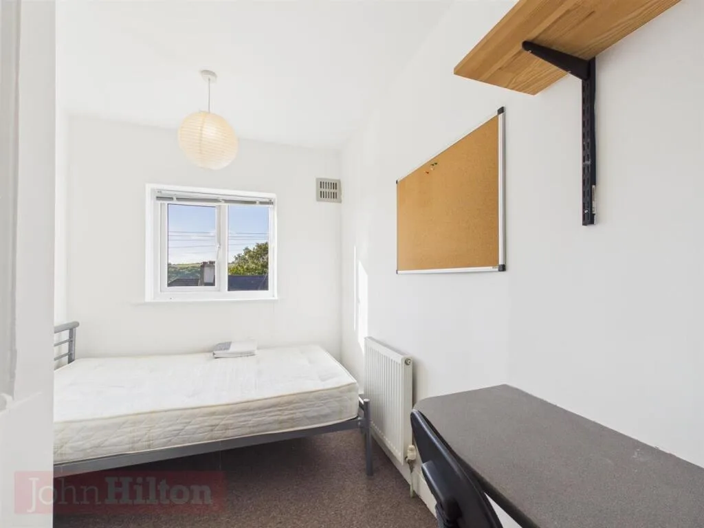4 bedroom semi-detached house for rent