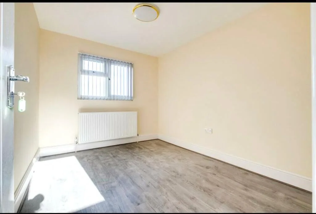 5 bedroom end of terrace house for rent