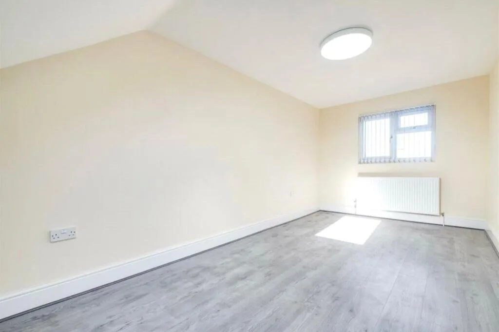 5 bedroom end of terrace house for rent