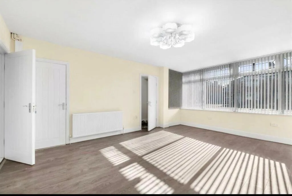 5 bedroom end of terrace house for rent