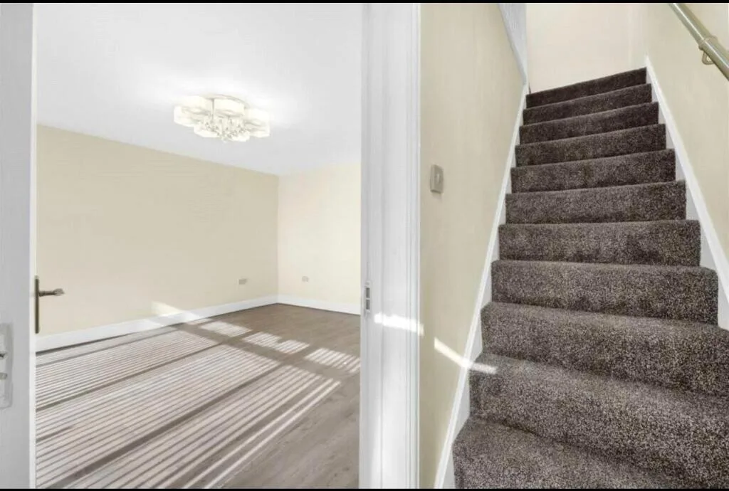 5 bedroom end of terrace house for rent